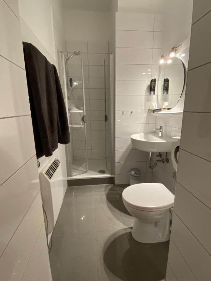 Weinzeit Kroev Luaran gambar